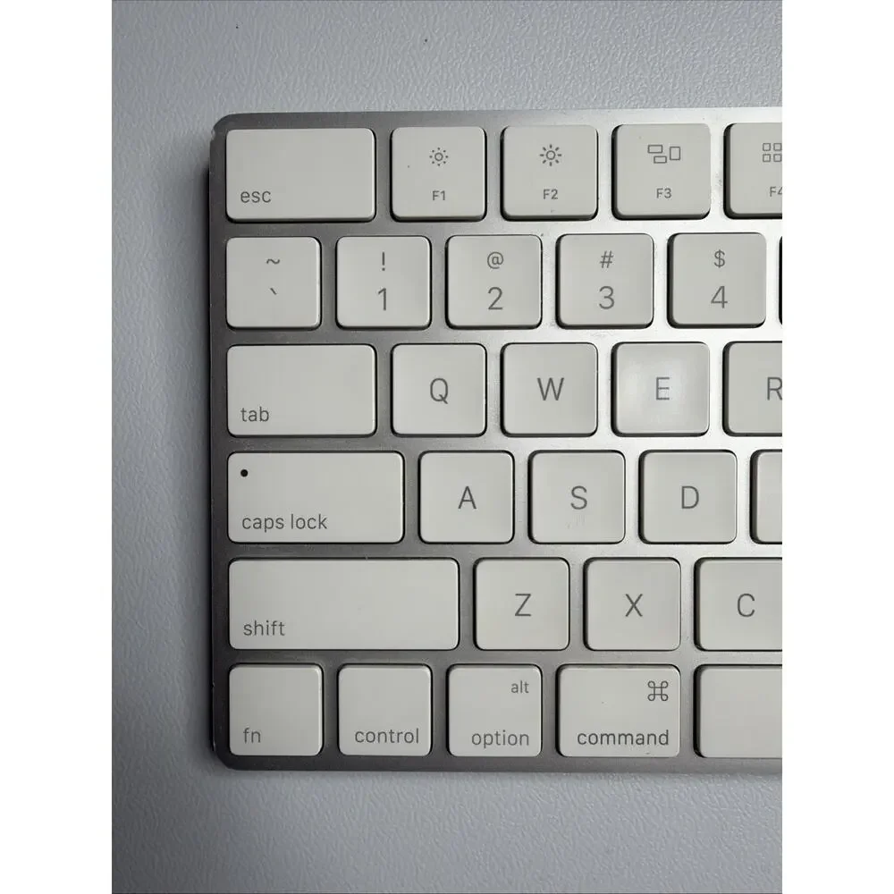 Original Apple Magic Keyboard Model A1644 Lightning  Excellent Condition Working